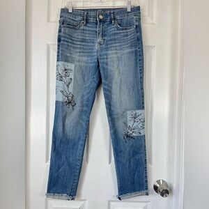 White House Black Market The Everyday Soft Girlfriend Floral Patch Jeans size 4